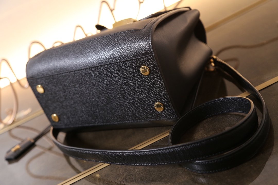 LV arch handbag black 22*20*3cm