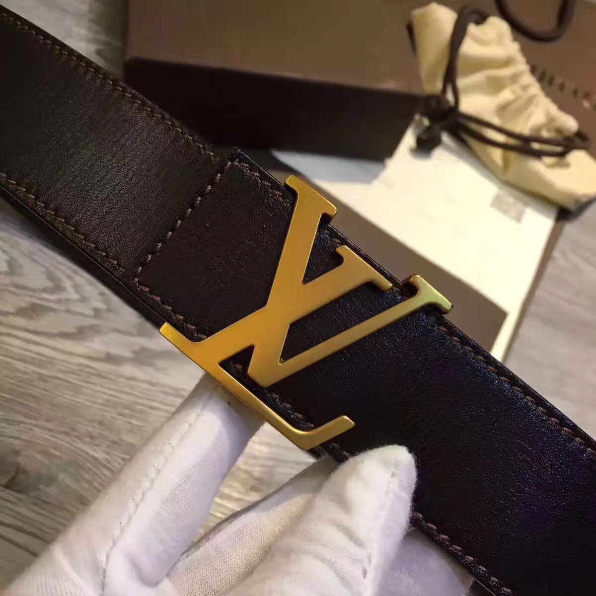 l0vis Vvtt0n belt 15