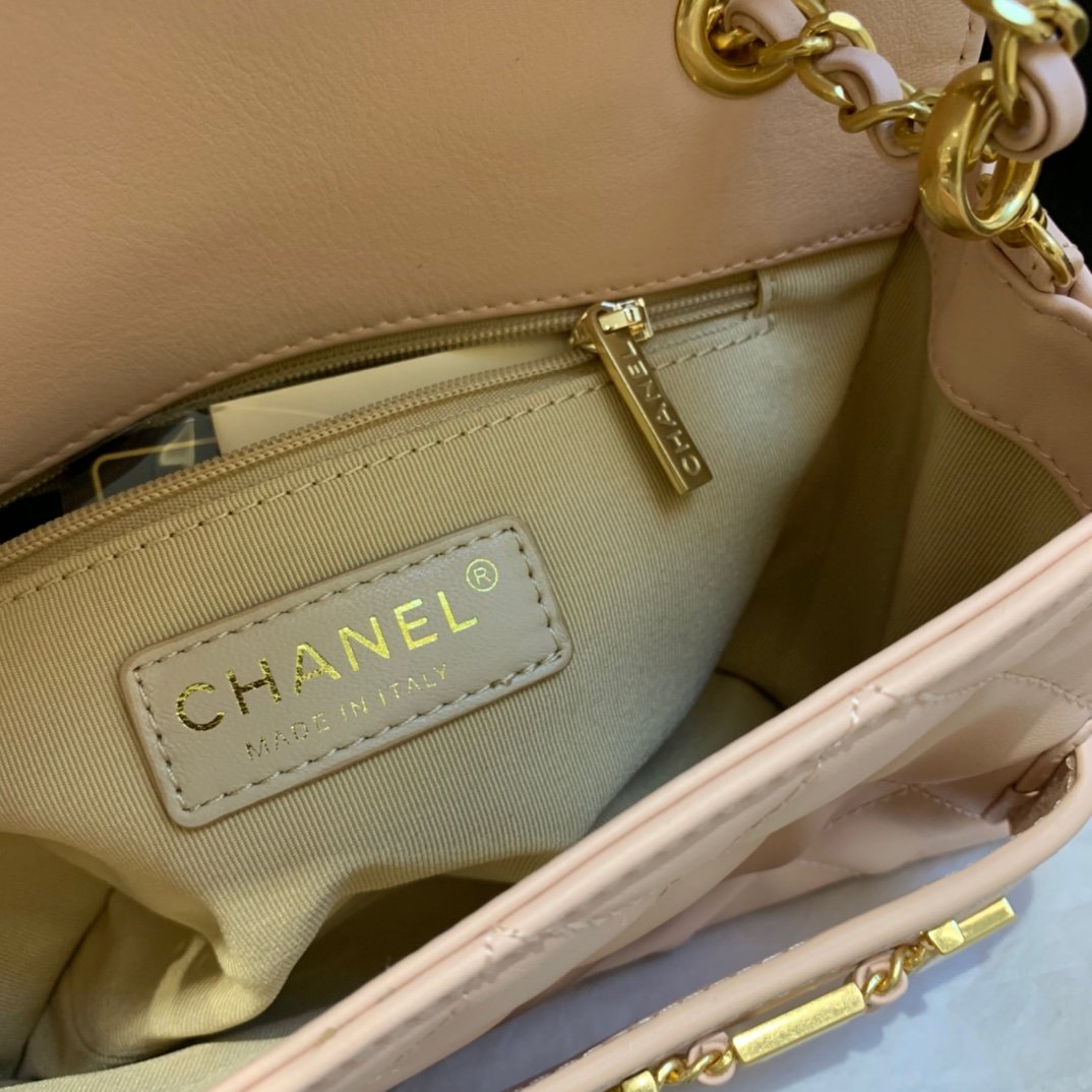 Ch**el small flap bag 15 x 21 x 8cm