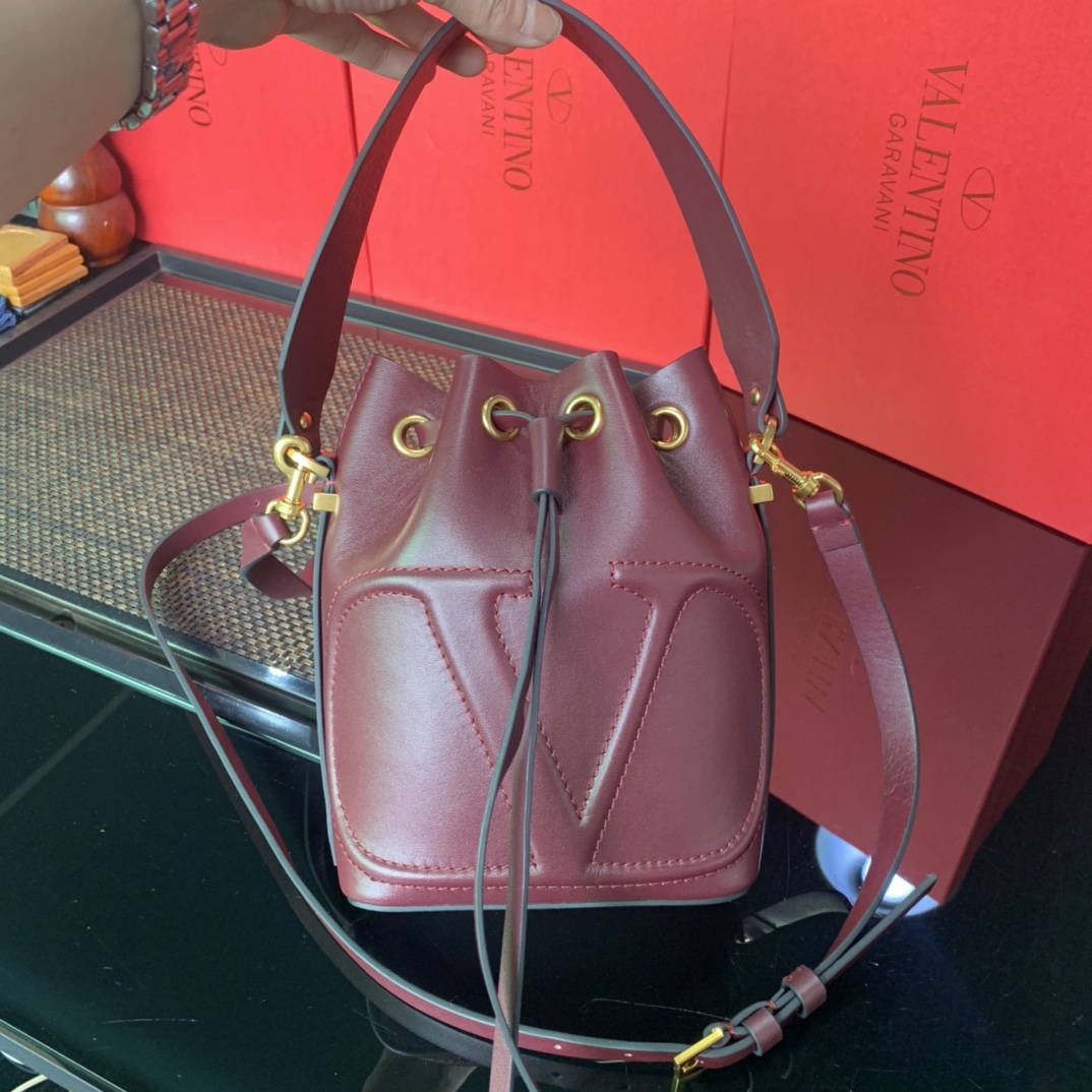 Va1e*ntin0 new style bucket bag 2054 15×10×20cm