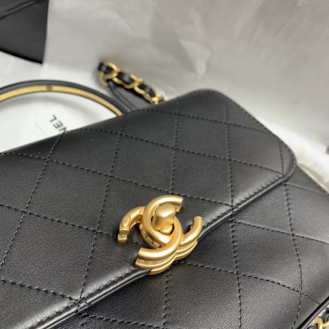 2020 pearl messenger bag