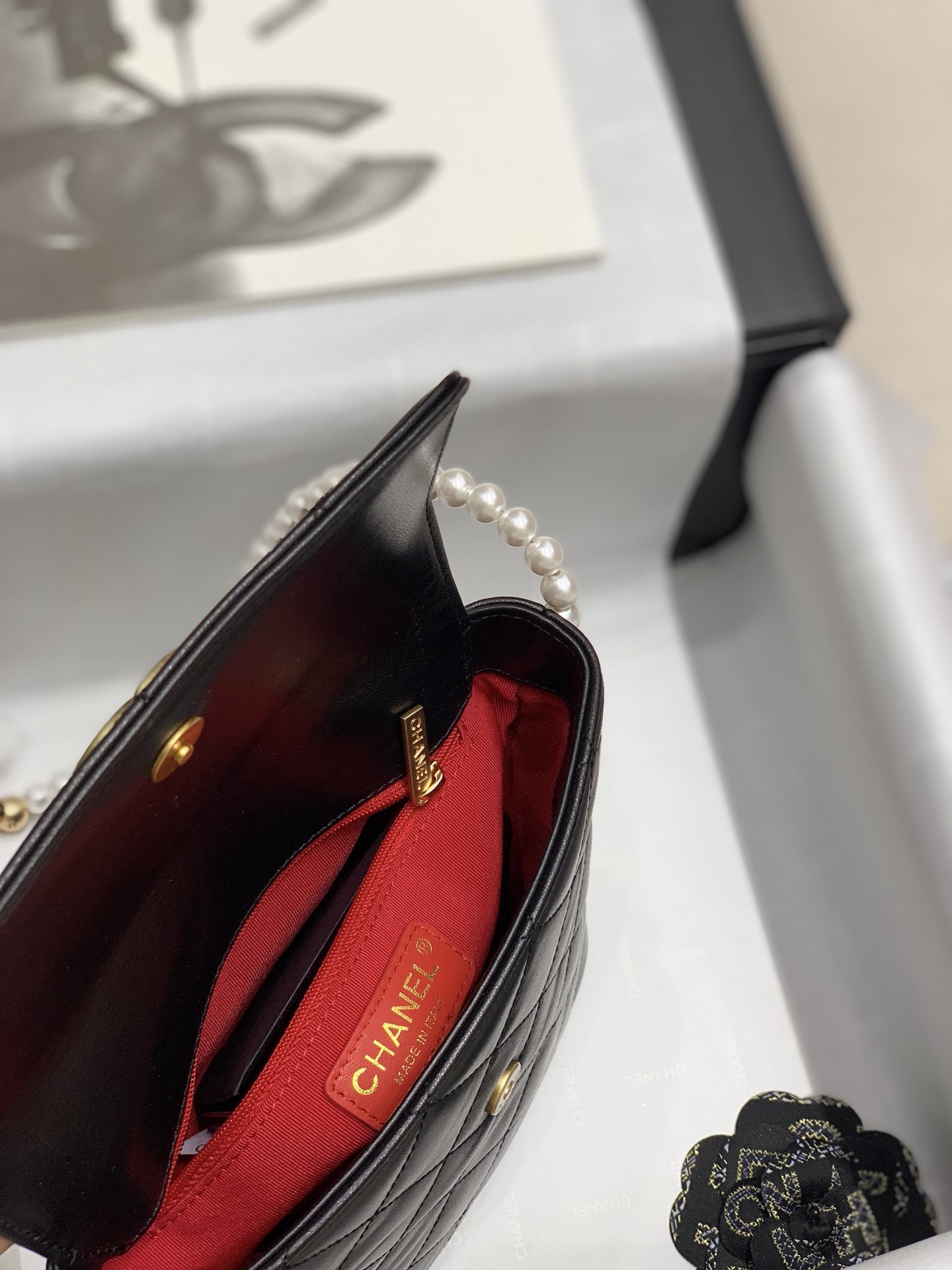Early spring new series pearl chain bag black