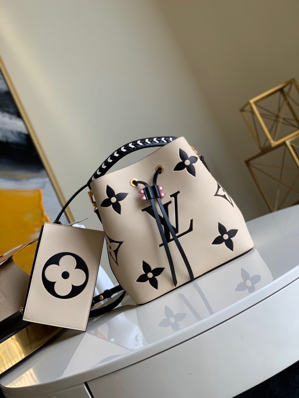 LV CRAFTY NÉONOÉ MM M56889 26 cm