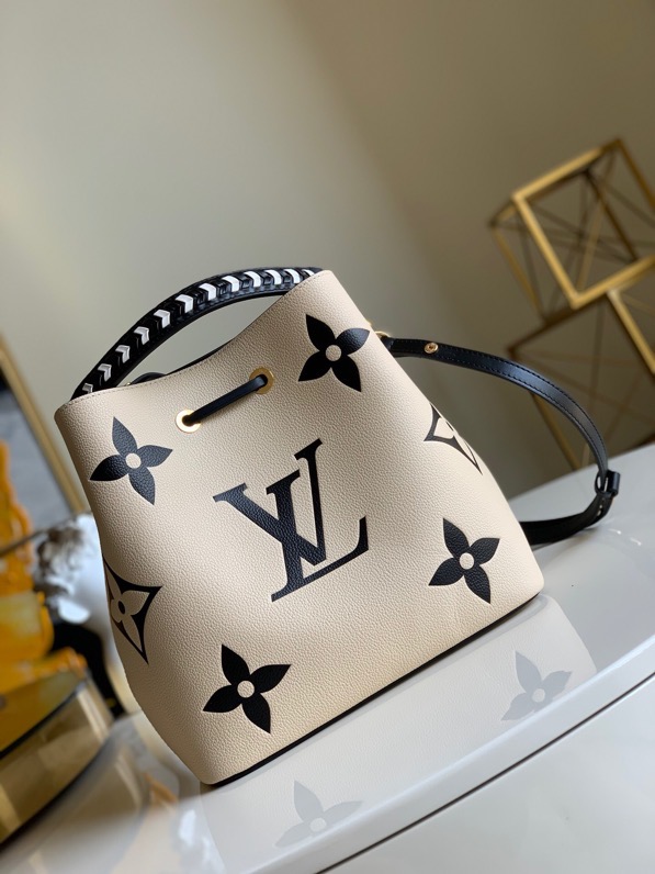 LV CRAFTY NÉONOÉ MM M56889 26 cm