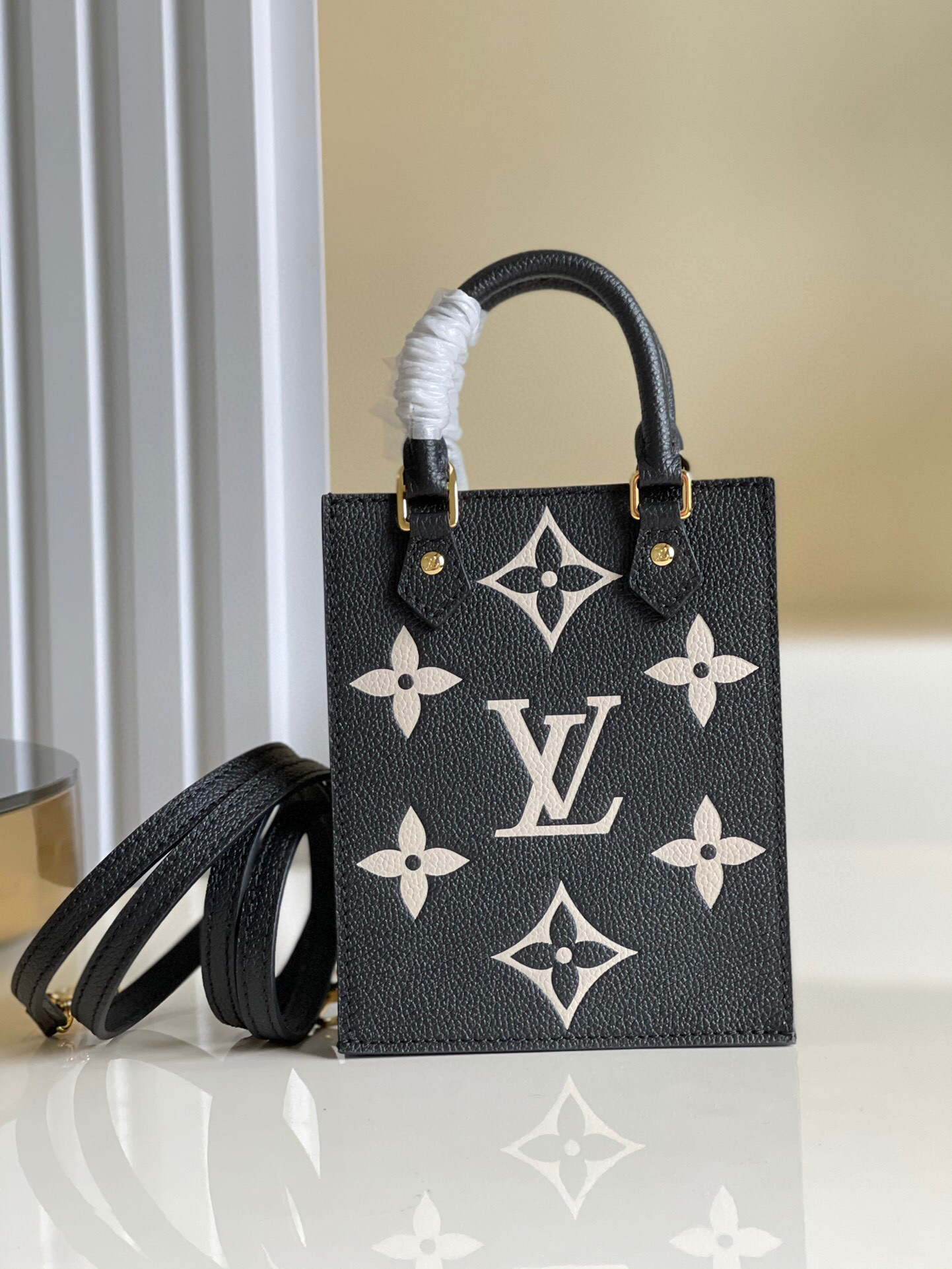 l0vis Vvtt0n petit sac plat bag bicolor monogram empreinte leather black m57937 14 x 17 x 5cm
