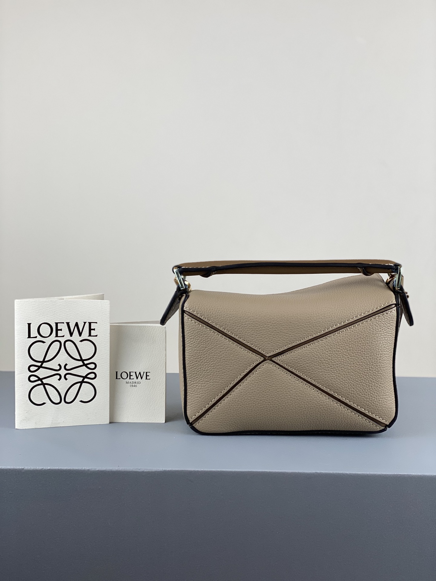L0ew* mini puzzle bag in soft grained calfskin sand a510u95x27 18 x 12.5 x 8 cm