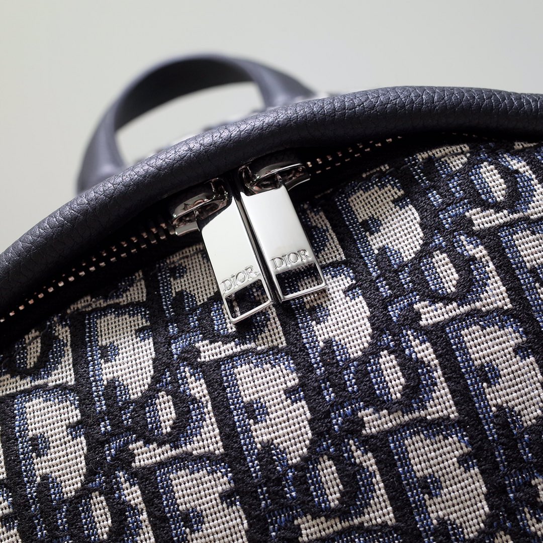 Gvc*1 rider small backpack oblique jacquard 1voba095yky 29 x 12 x 32 cm