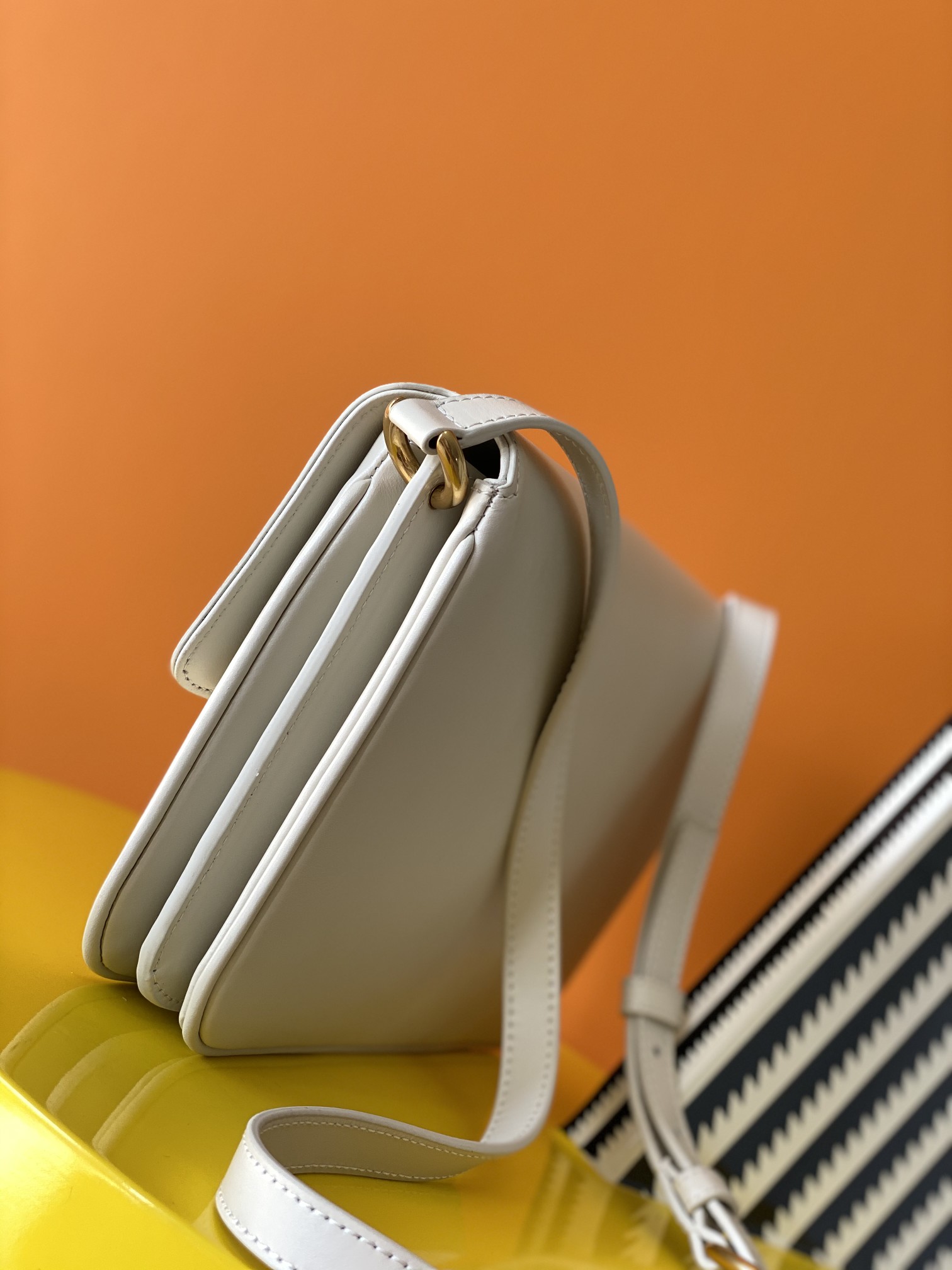 Y51 le maillon satchel in smooth leather white 6497952 24x14.5x3.5cm