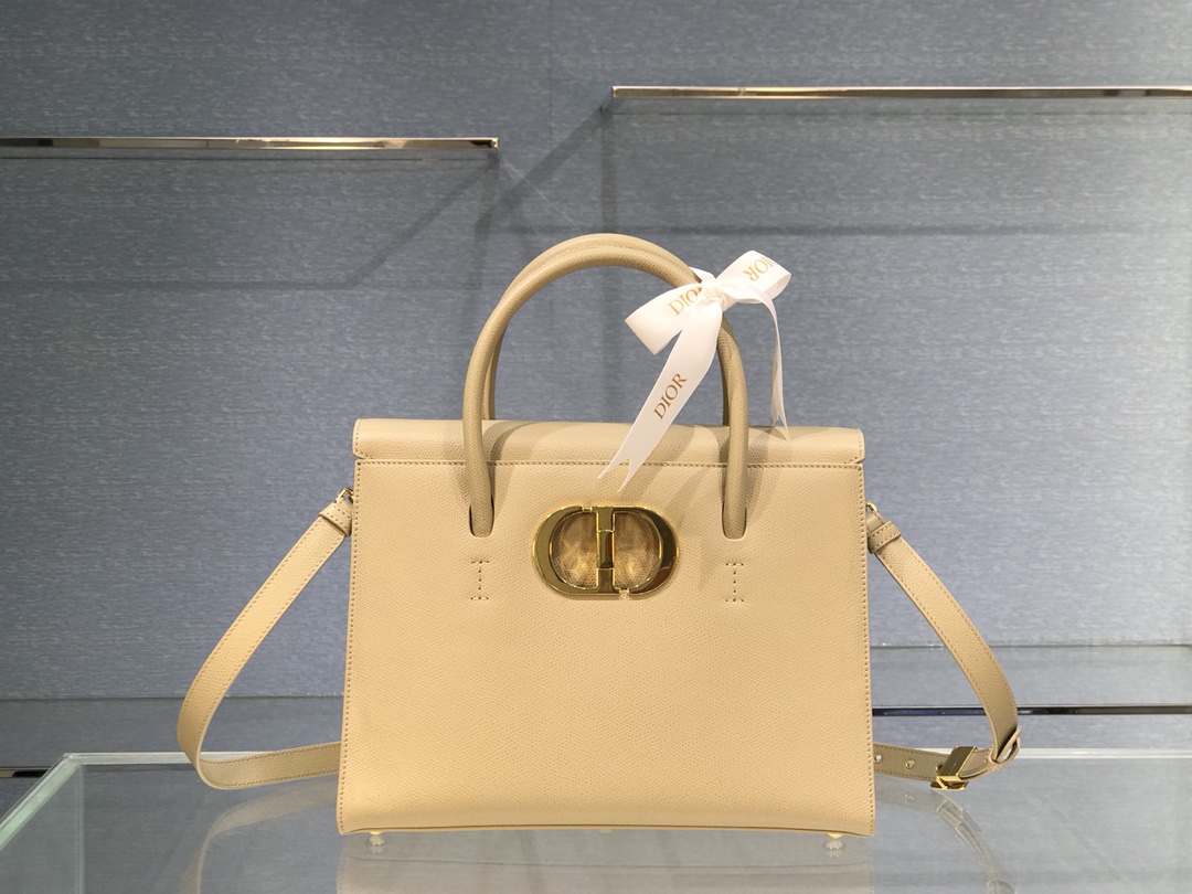 D10r medium st honorÉ tote beige grained calfskin m9321umba 25 cm x 19 cm x 12 cm