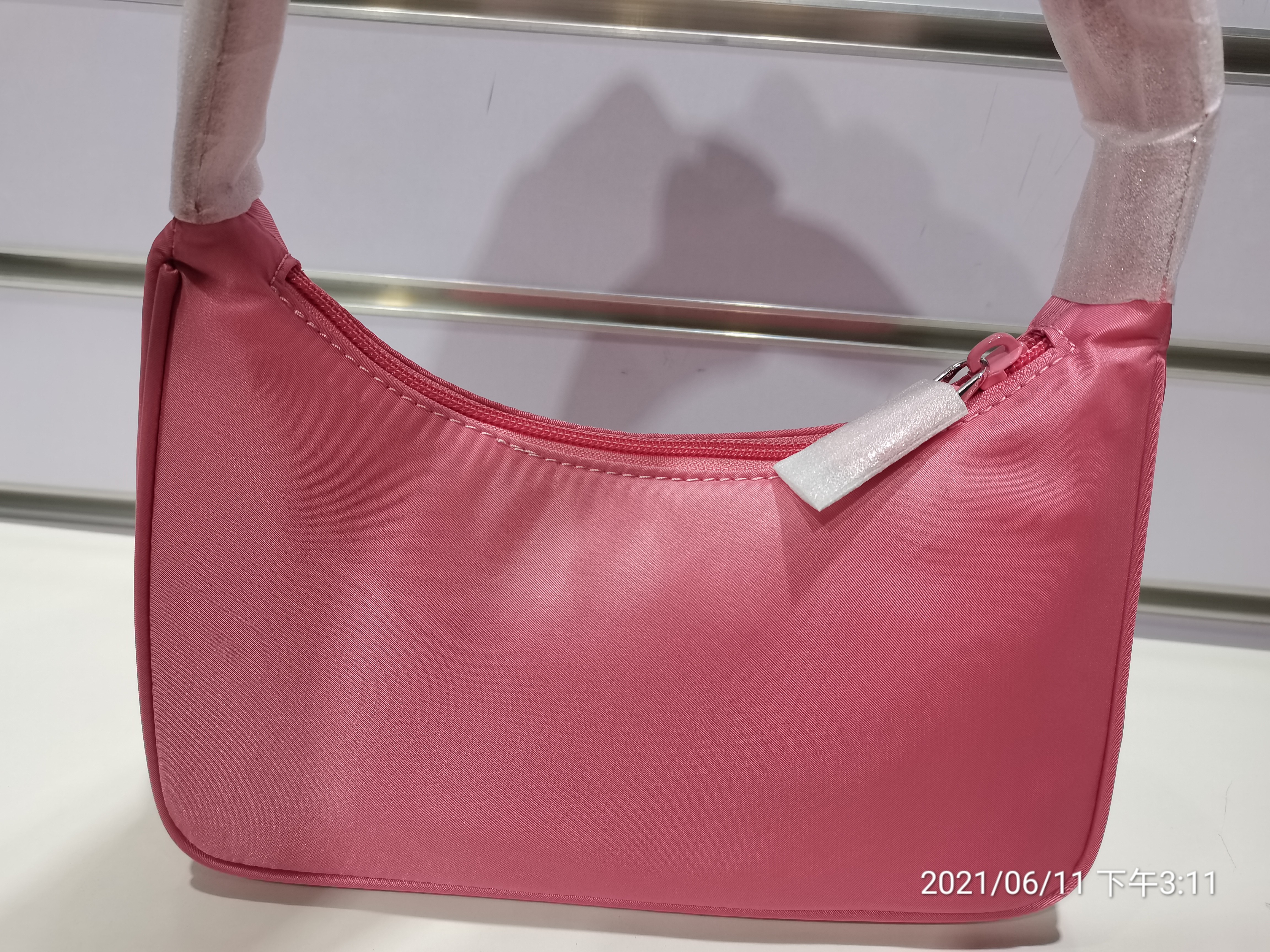 Pra*a re-edition 2000 nylon mini bag pink 1ne515 17 x 6 x 22 cm