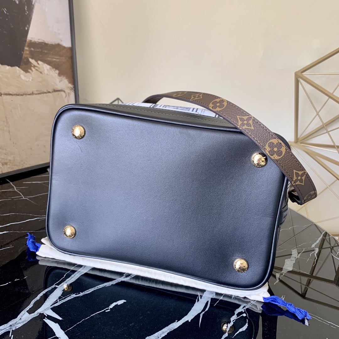 l0vis Vvtt0n new fall-winter 2021 monogram canvas bucket 22 x 24 x 15 cm