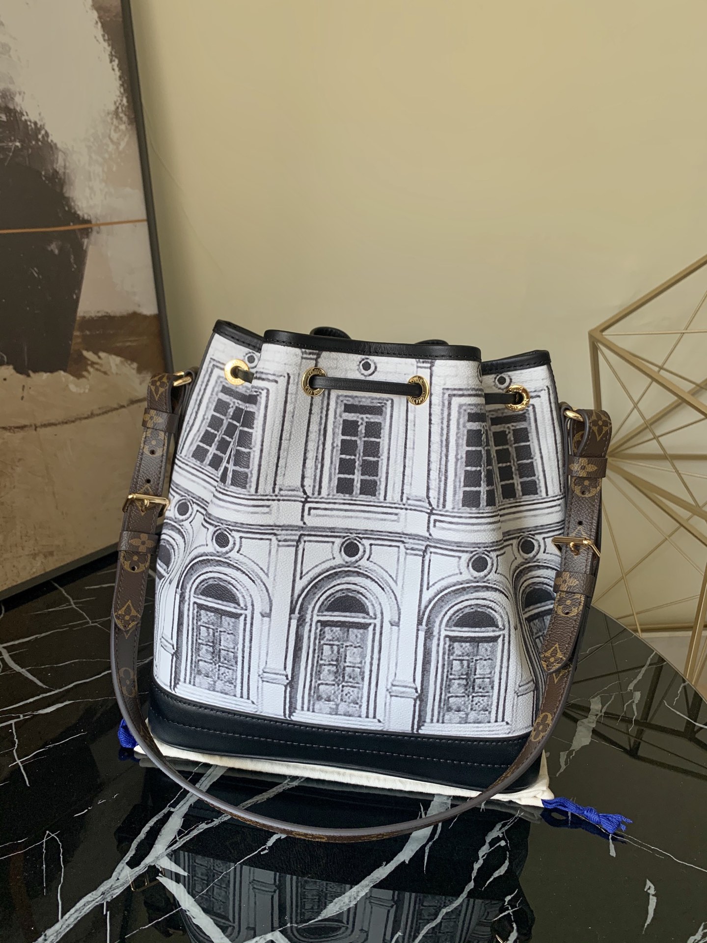 l0vis Vvtt0n new fall-winter 2021 monogram canvas bucket 22 x 24 x 15 cm