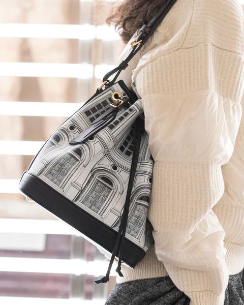 l0vis Vvtt0n new fall-winter 2021 monogram canvas bucket 22 x 24 x 15 cm