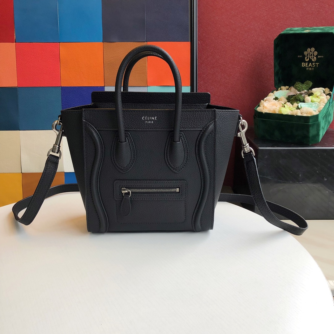 ce1i*e nano lU*gage bag in drummed calfskin black 189243dru 20 x 20 x 10 cm