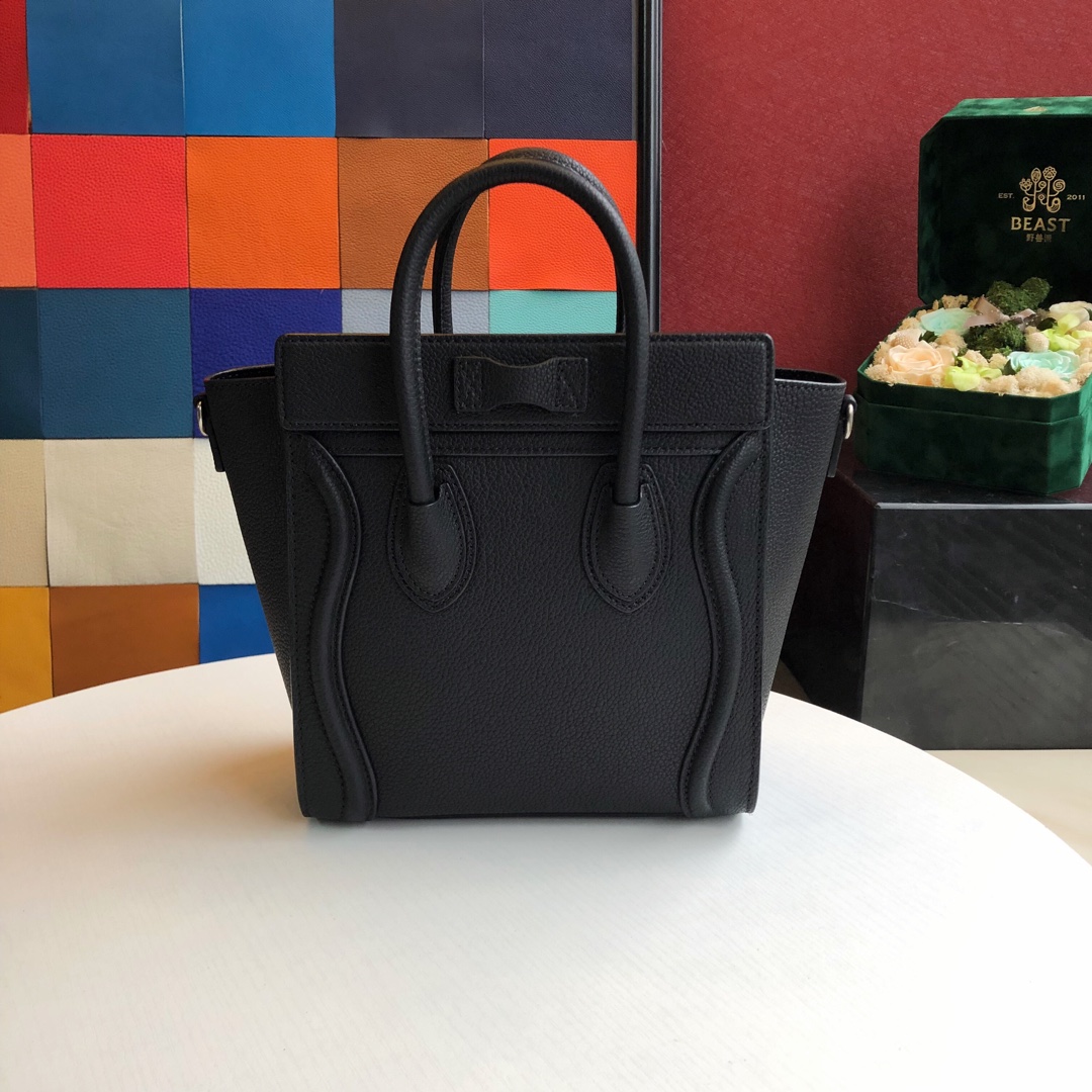 ce1i*e nano lU*gage bag in drummed calfskin black 189243dru 20 x 20 x 10 cm