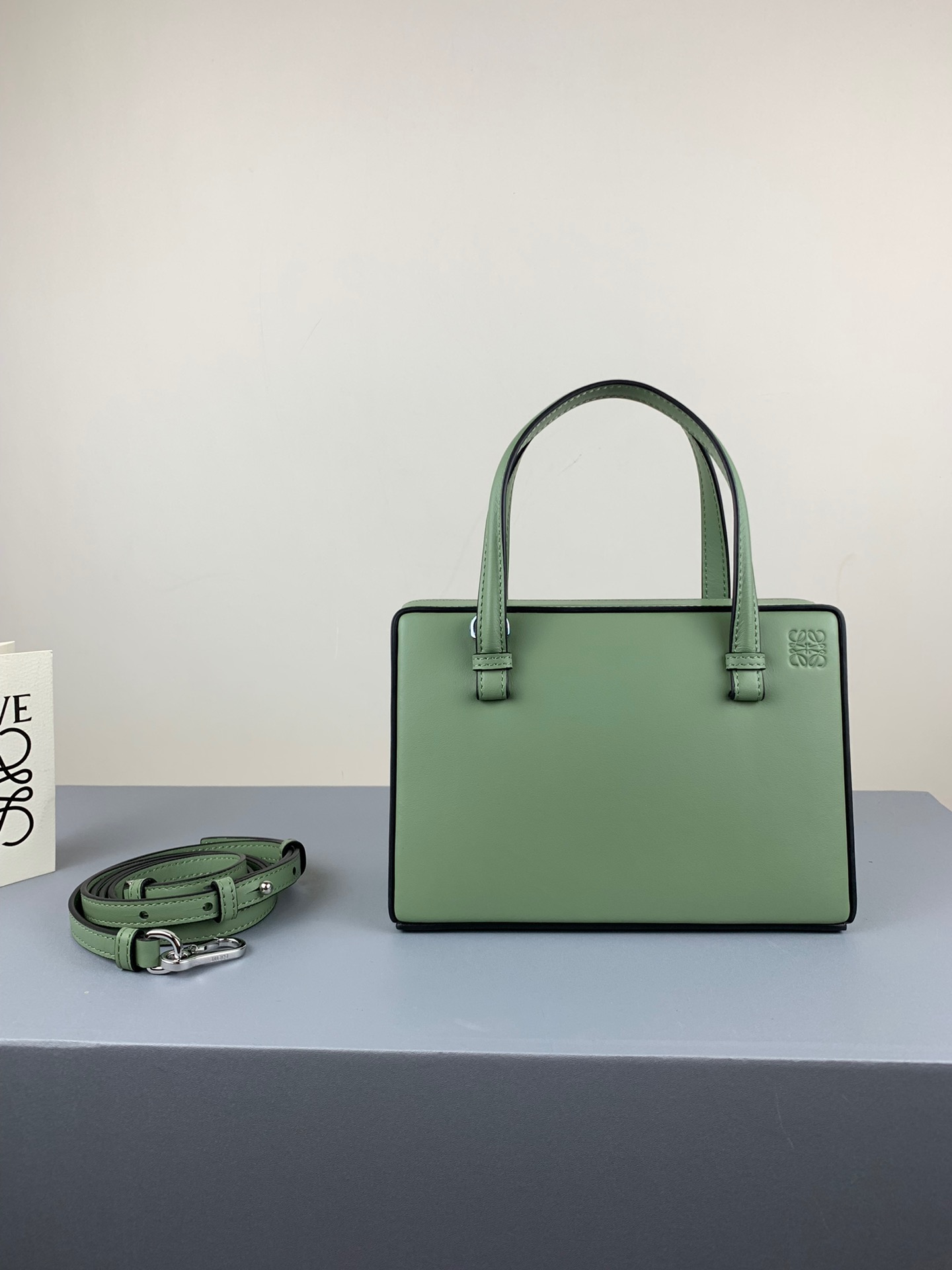 L0ew* postal small bag pale green 309.56.w85 17 x 13.5 x 8.5 cm