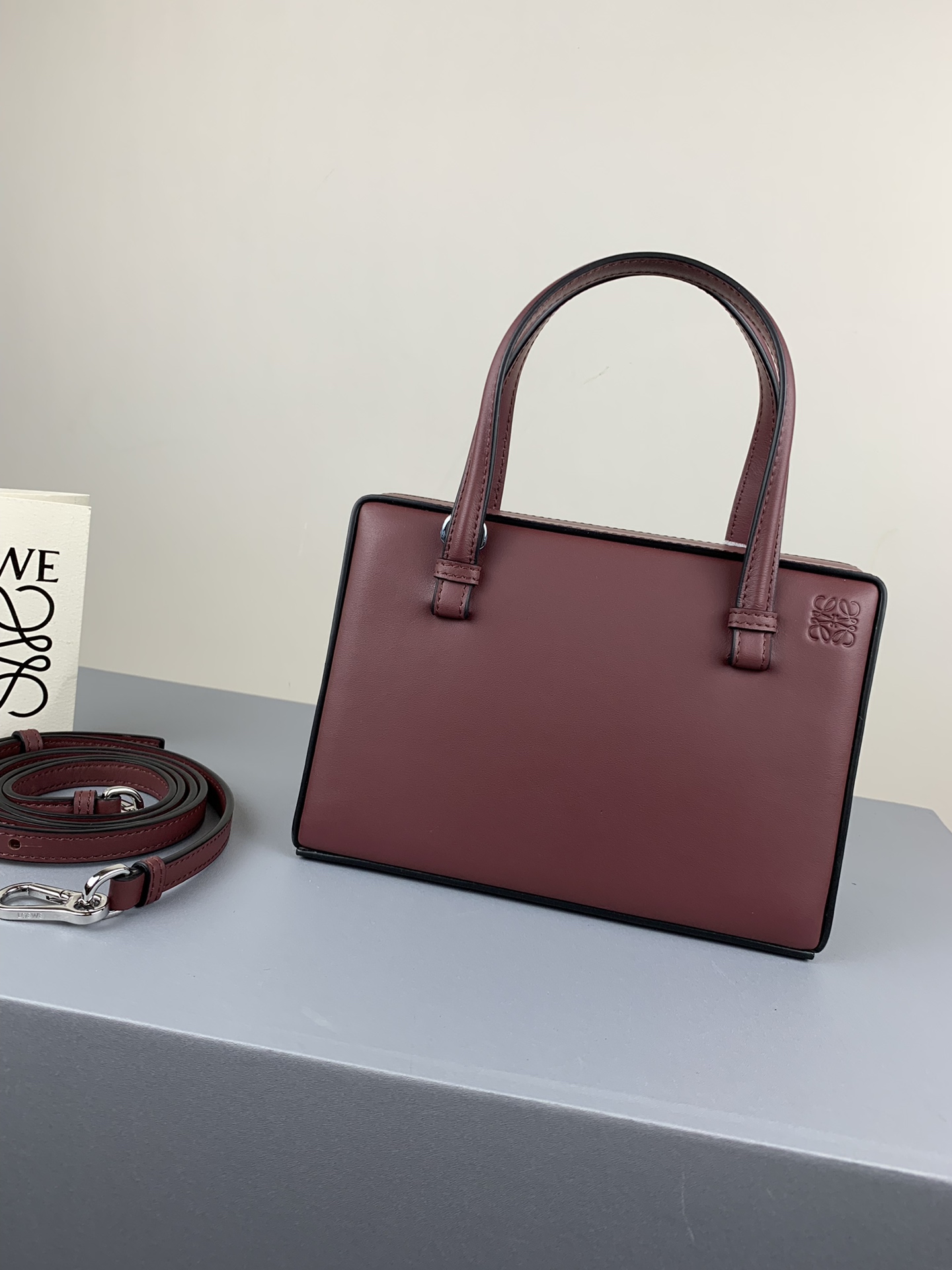 L0ew* postal small bag burgundy 309.56.w85 17 x 13.5 x 8.5 cm