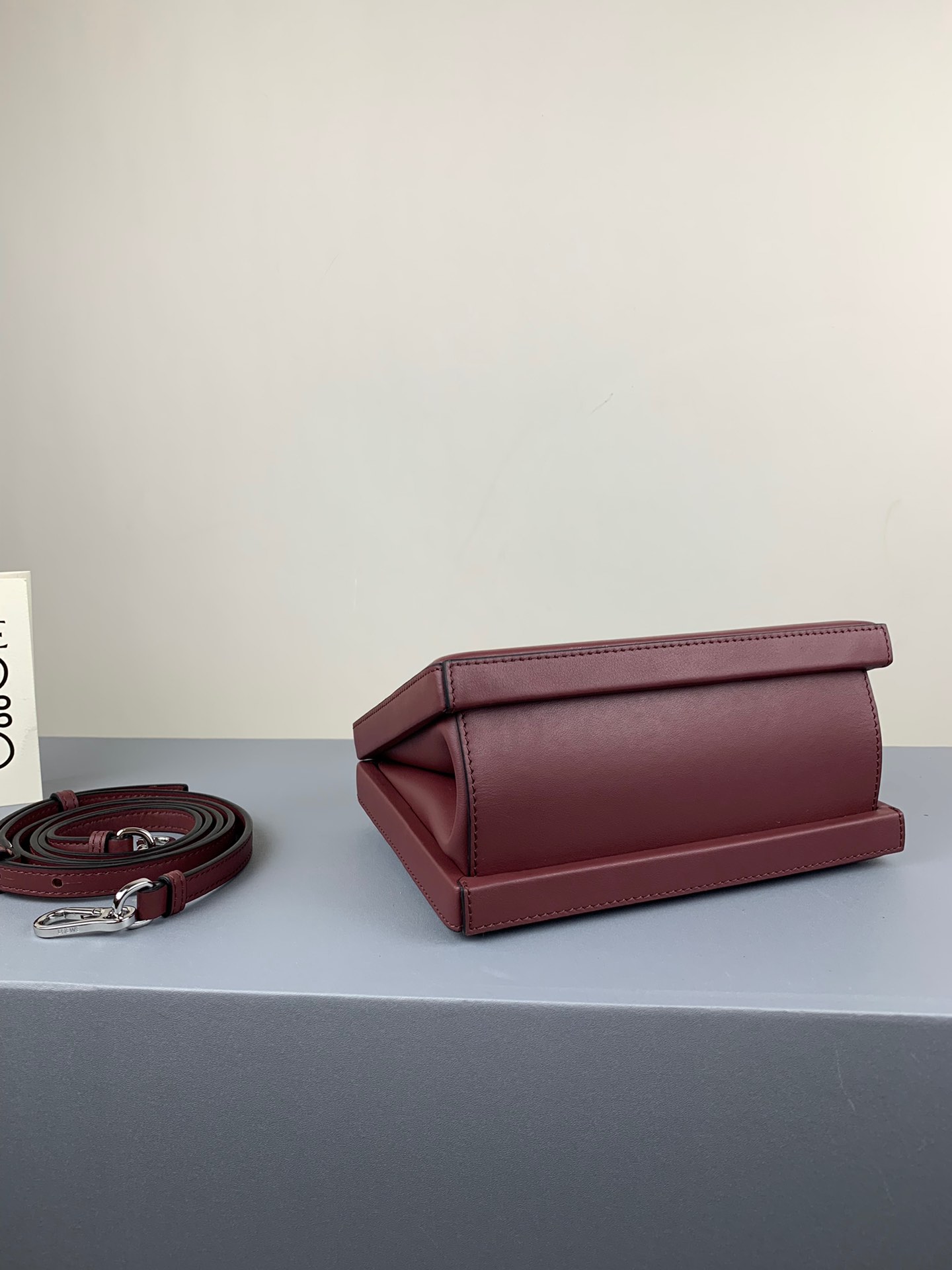 L0ew* postal small bag burgundy 309.56.w85 17 x 13.5 x 8.5 cm