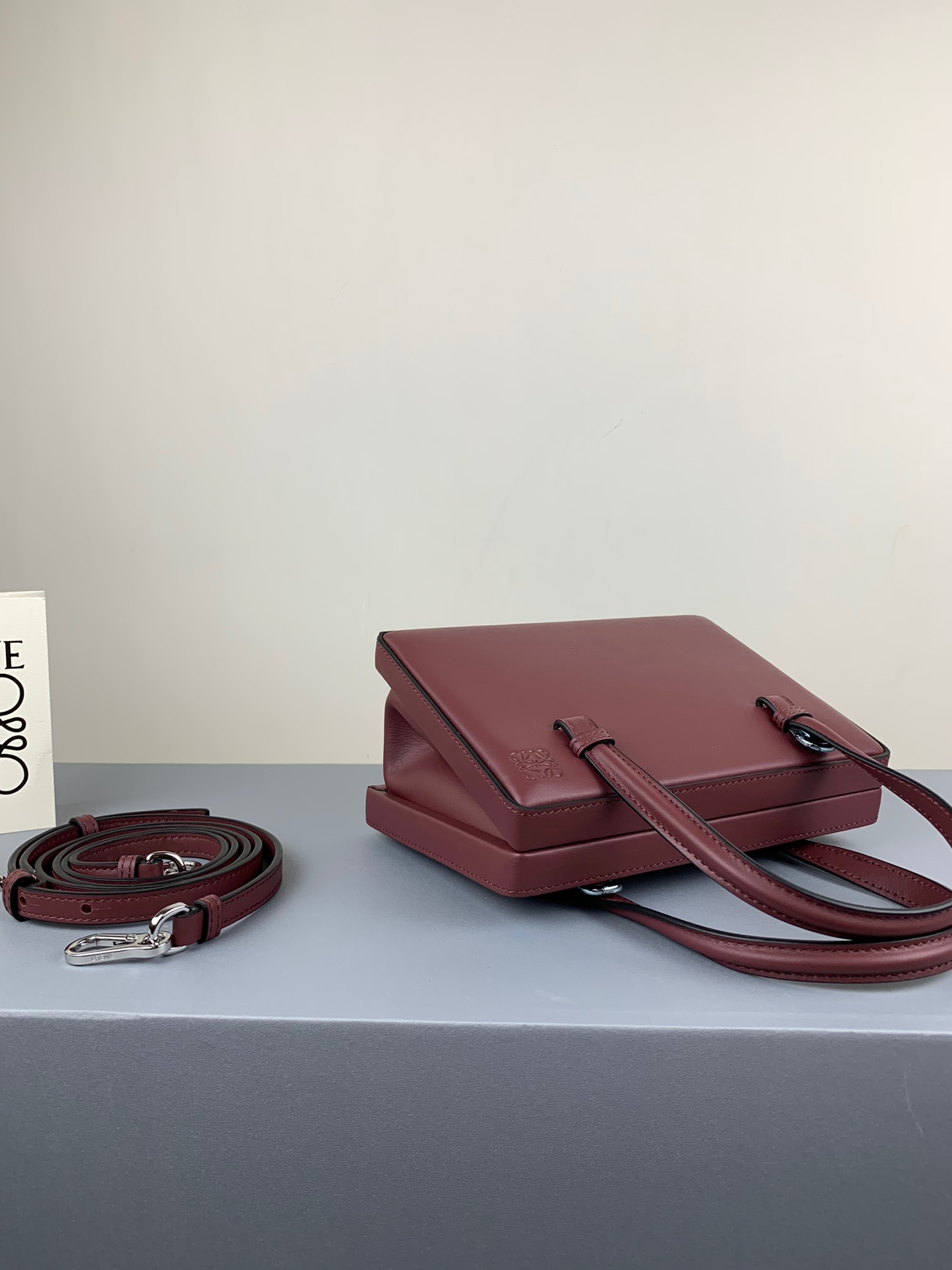 L0ew* postal small bag burgundy 309.56.w85 17 x 13.5 x 8.5 cm