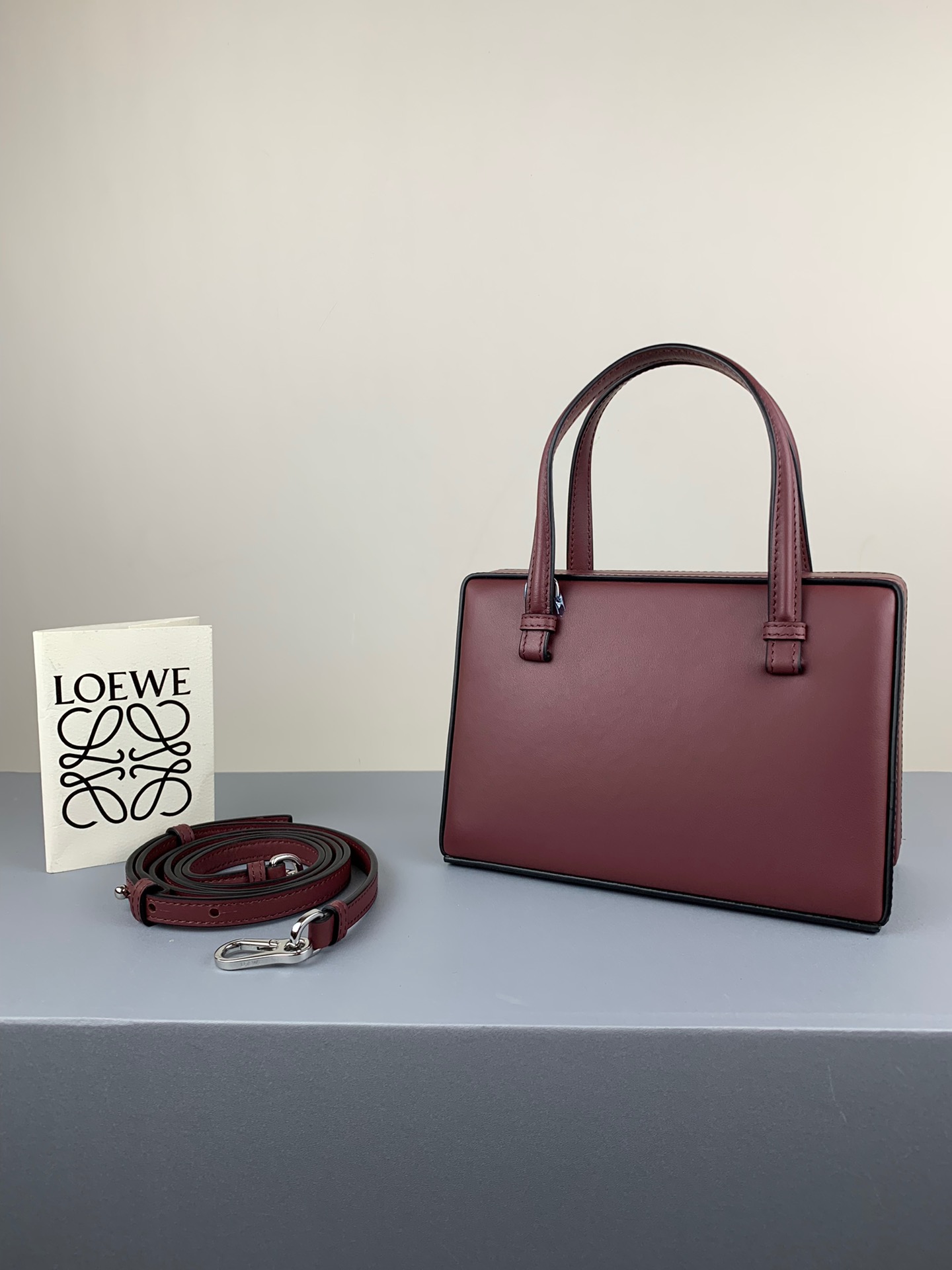 L0ew* postal small bag burgundy 309.56.w85 17 x 13.5 x 8.5 cm