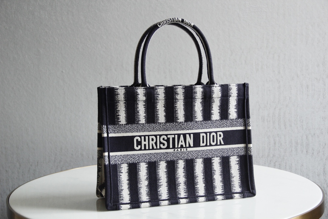 D10r book tote blue d-stripes embroidery m1286 41.5 x 34.5 x 16 cm