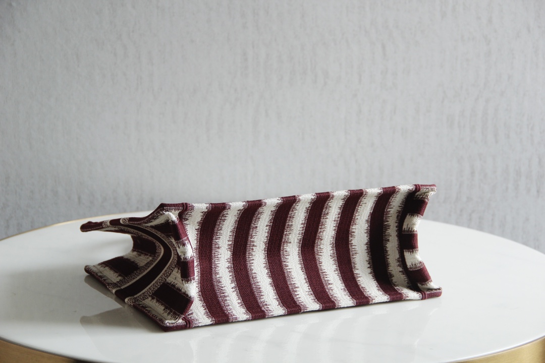 D10r large book tote burgundy d-stripes embroidery m1286 41.5 x 34.5 x 16 cm