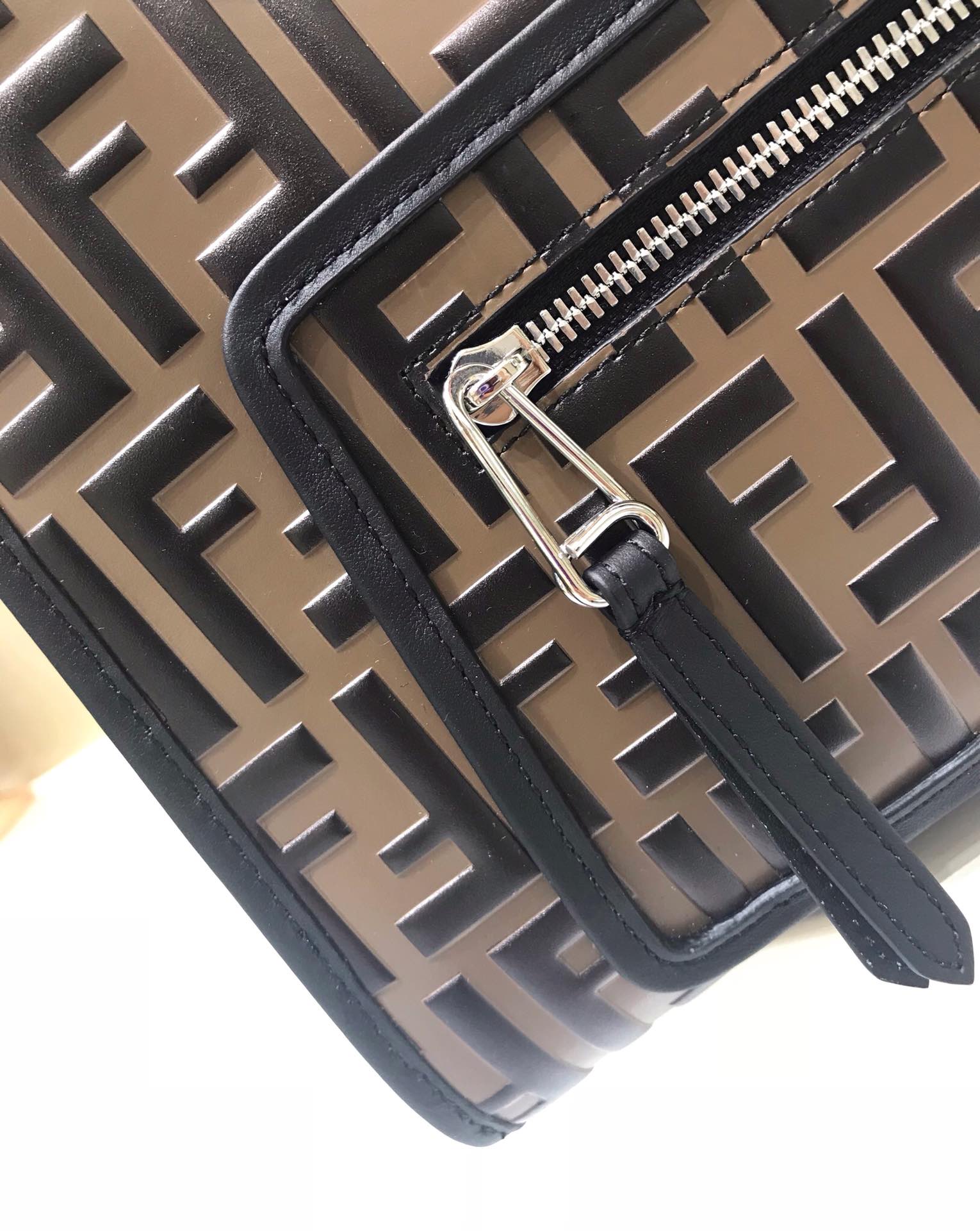 F**di runaway shopper multicolour leather shopper 8bh353a652f0h3c 28.5 x 12 x 18 cm