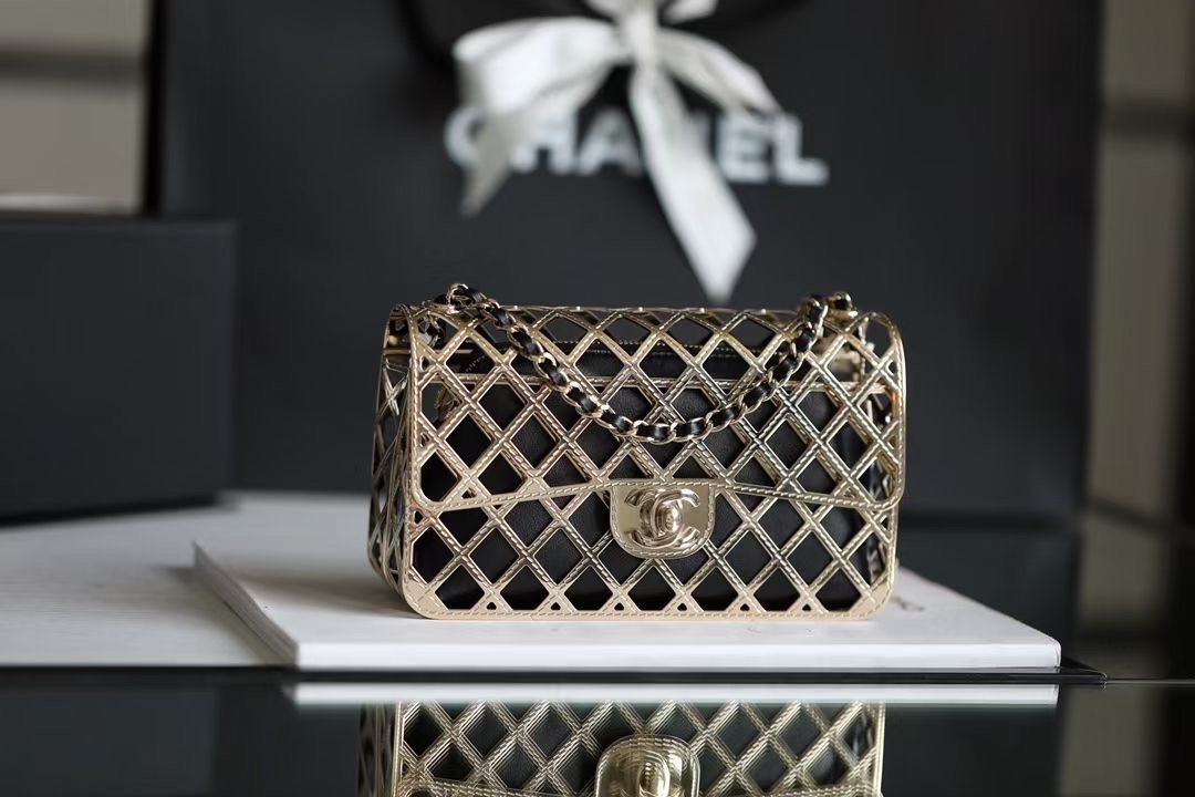 Ch**el evening bag gold-tone metal & lambskin gold & black as2514 11 x 18 x 6 cm