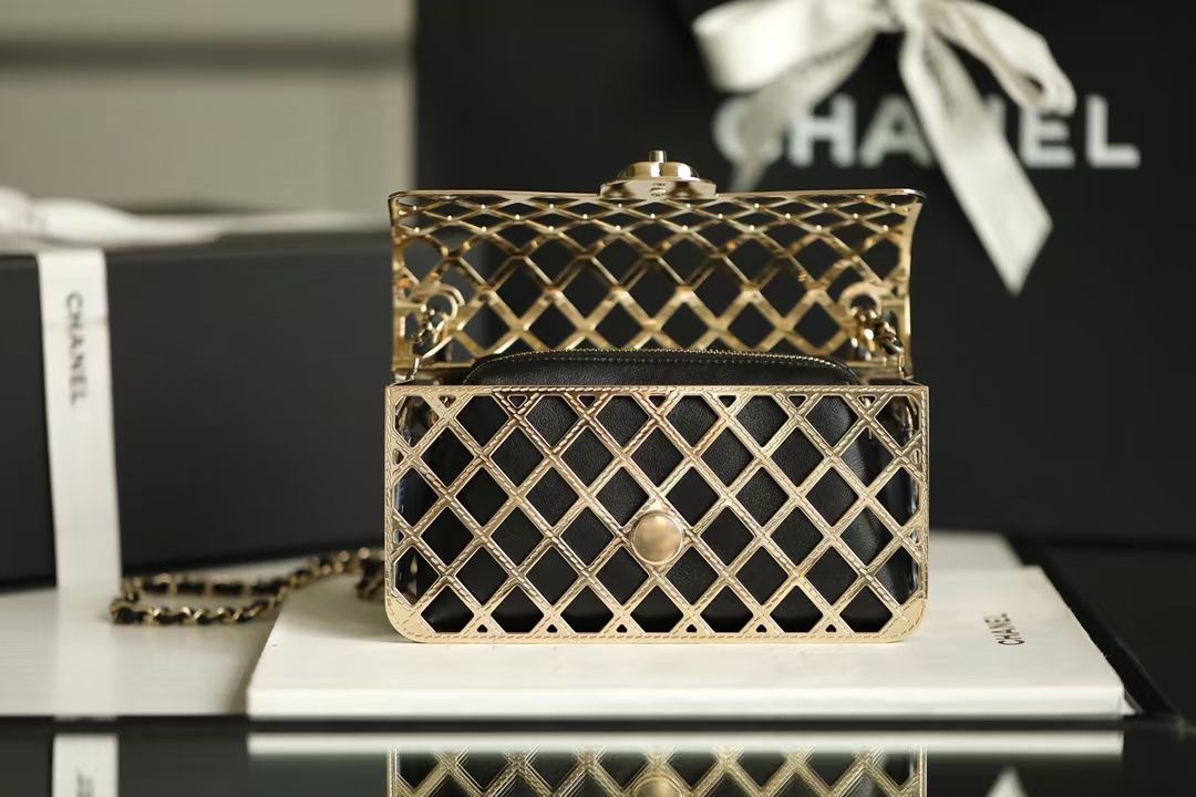 Ch**el evening bag gold-tone metal & lambskin gold & black as2514 11 x 18 x 6 cm