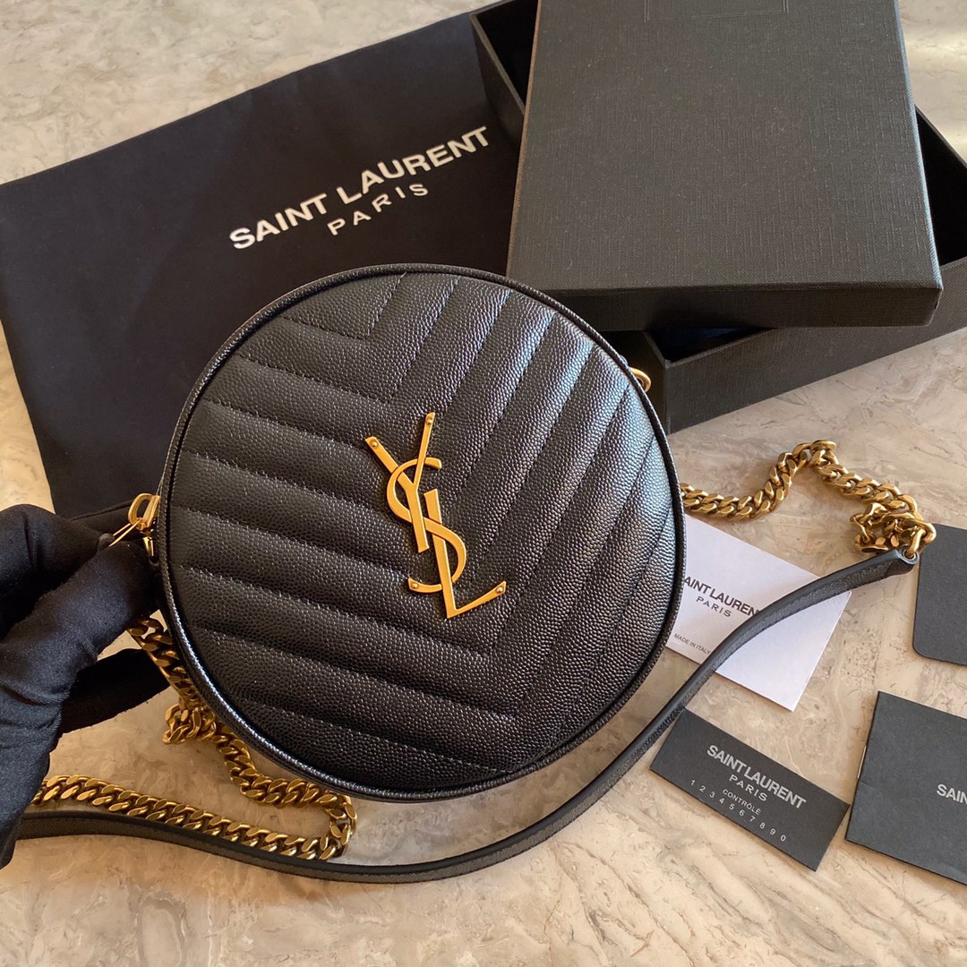 Y51 vinyle round camera bag in chevron-quilted grain de poudre embossed leather black 6104361 17 x 17 x 5.5 cm