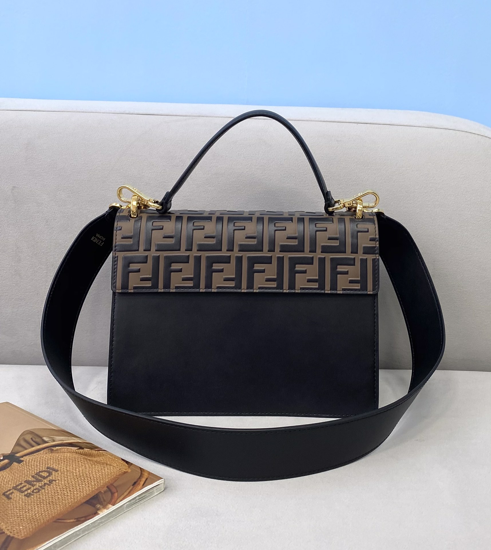 F**di kan u black leather bag 8bt315a5tyf13wb 26cm
