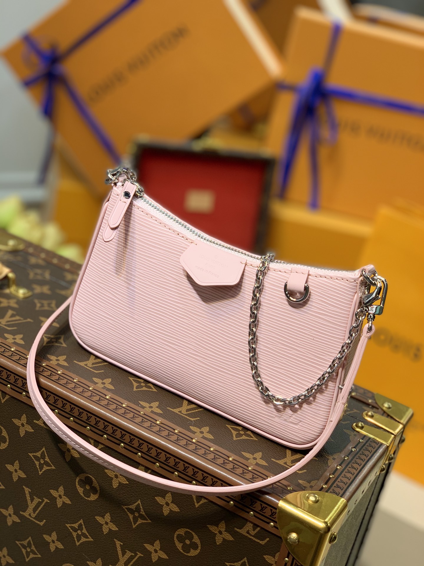 l0vis Vvtt0n easy pouch on strap rose ballerine m80483  19 x 11.5 x 3 cm