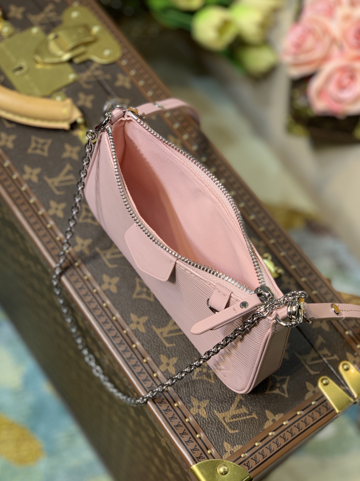 l0vis Vvtt0n easy pouch on strap rose ballerine m80483  19 x 11.5 x 3 cm