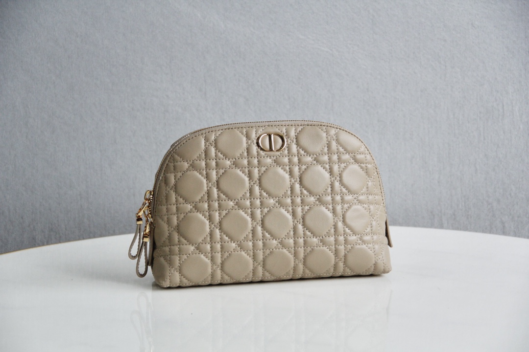 D10r caro beauty pouch beige cannage lambskin 330 23 x 15.5 x 7.5 cm