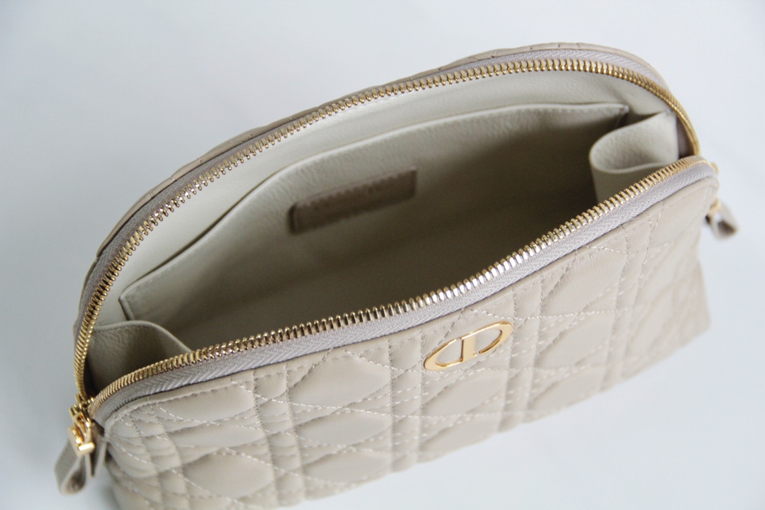D10r caro beauty pouch beige cannage lambskin 330 23 x 15.5 x 7.5 cm