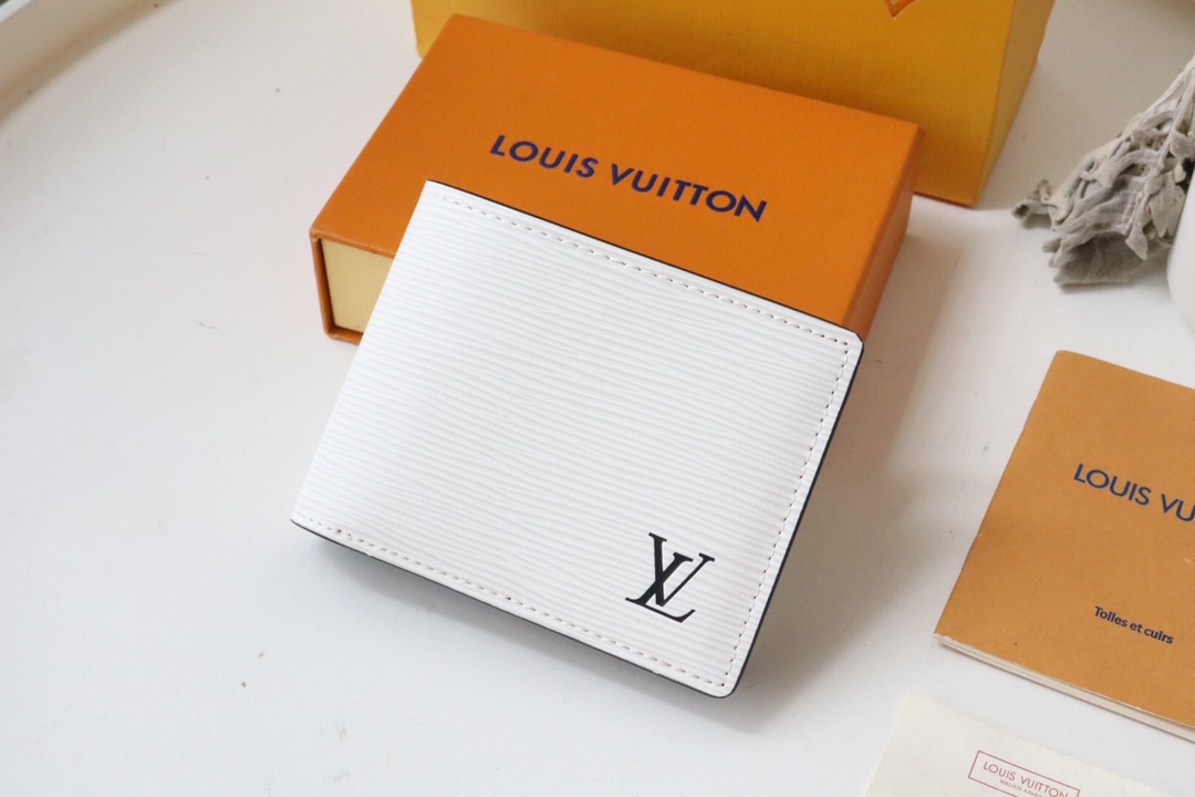 l0vis Vvtt0n multiple wallet epi leather white 11.5 x 9 x 1.5 cm