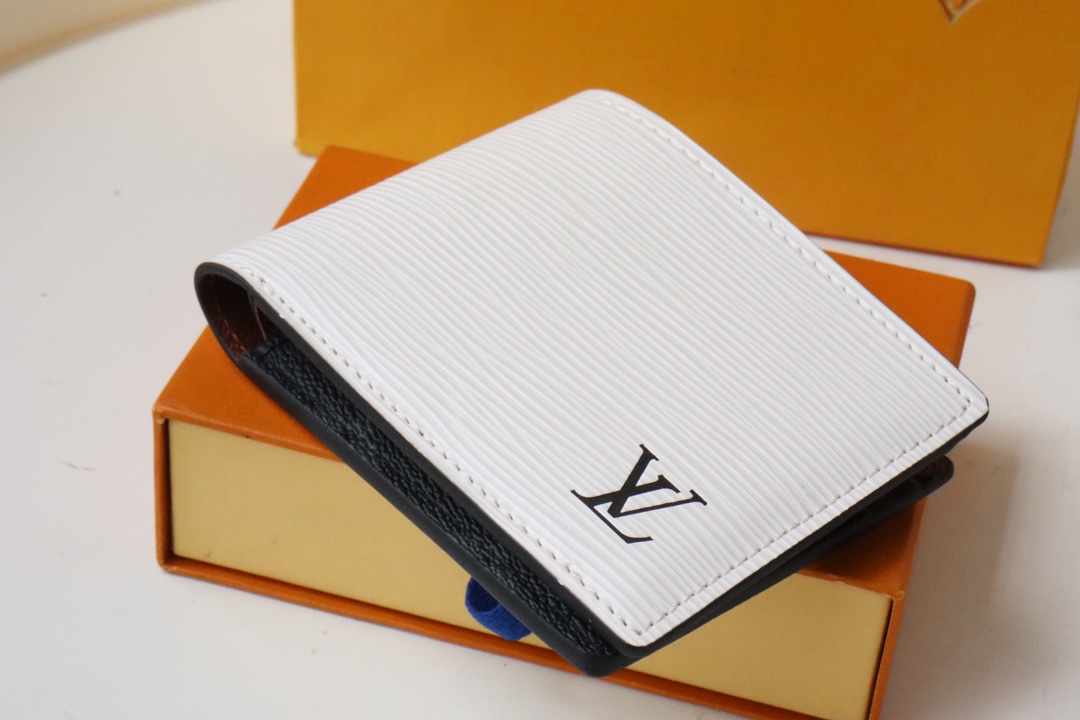 l0vis Vvtt0n multiple wallet epi leather white 11.5 x 9 x 1.5 cm