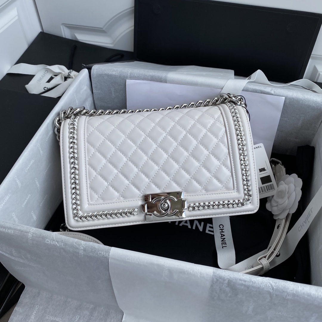 Ch**el small chevron boy bag white a67085 12 x 20 x 8.5 cm
