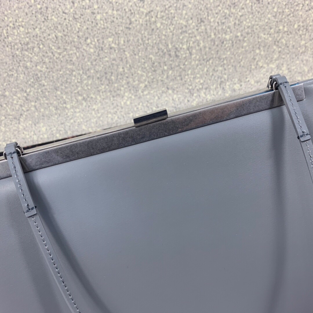 Ce1i*e soft medium clasp bag grey 184703 33 x 22 x 10 cm