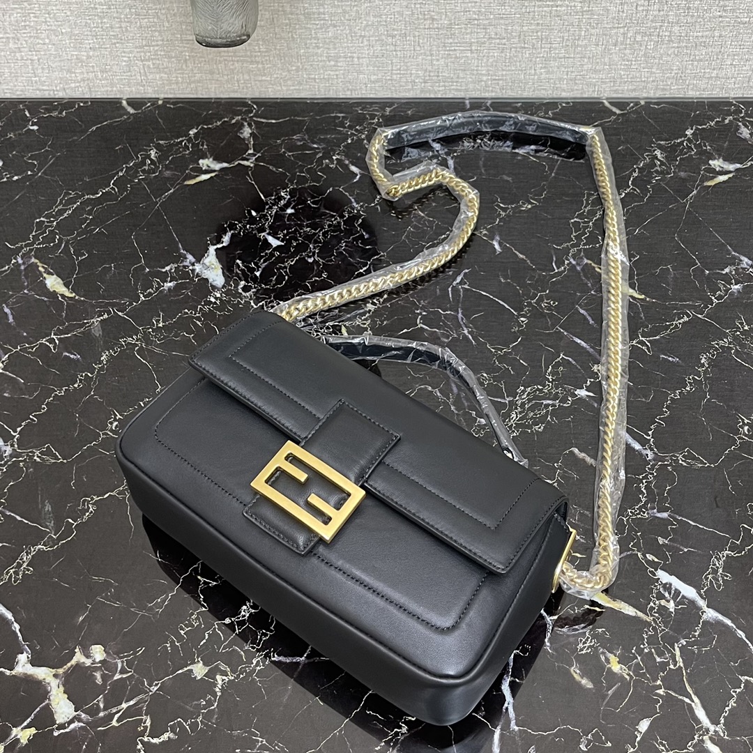 F**di baguette chain black and black nappa leather bag 8br783 27 x 6 x 13.5 cm