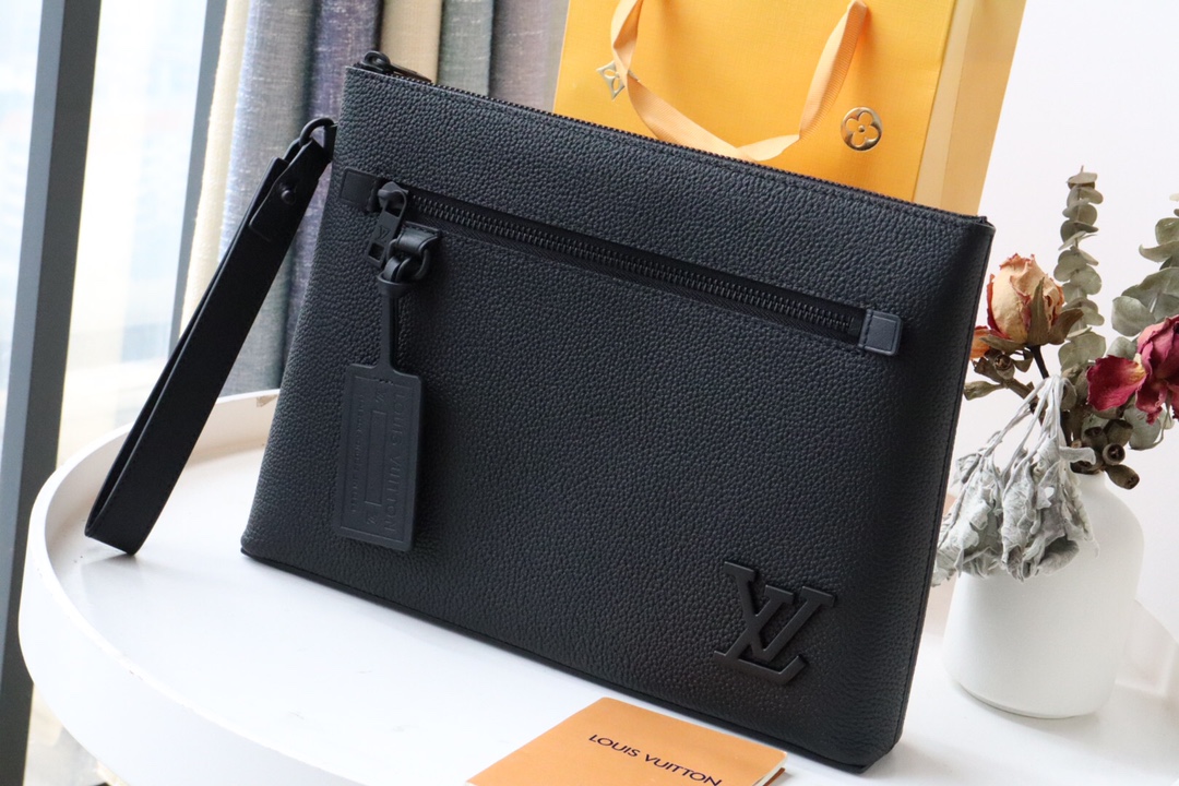 l0vis Vvtt0n ipad pouch aerogram m69837 30 x 22 x 5 cm