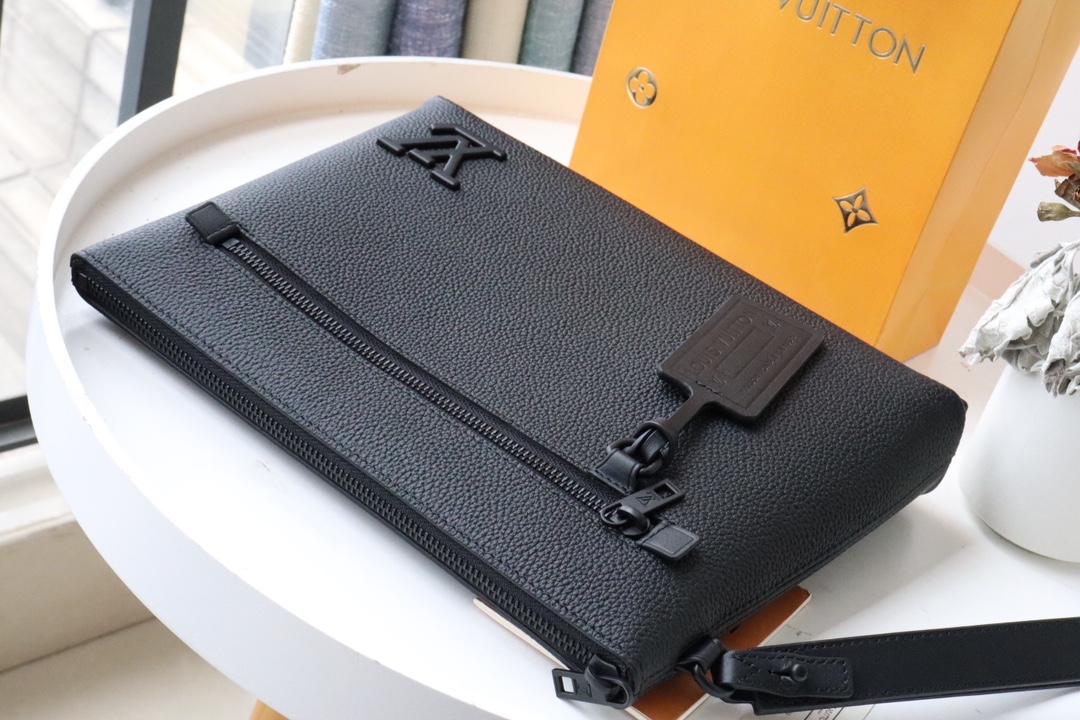 l0vis Vvtt0n ipad pouch aerogram m69837 30 x 22 x 5 cm