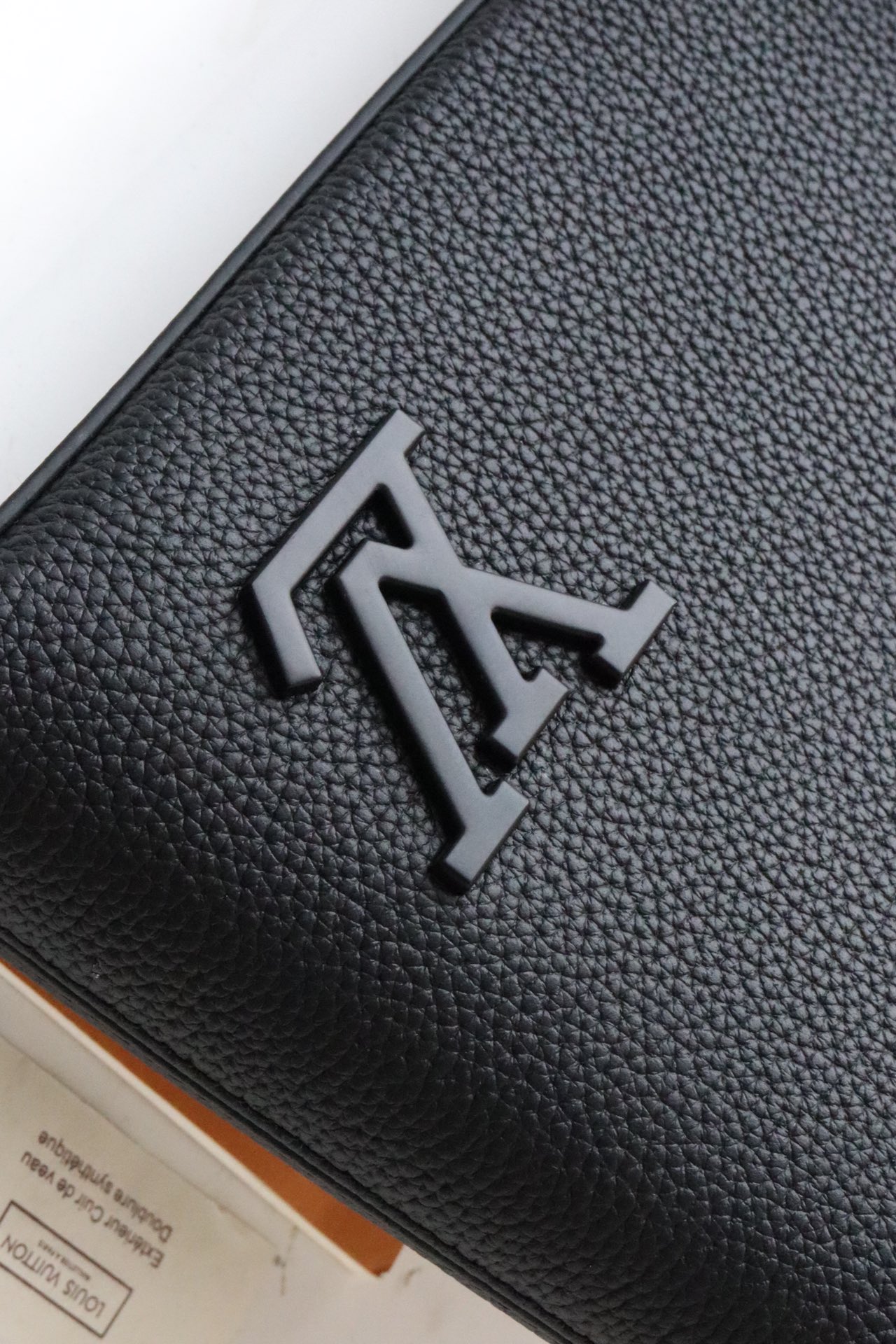 l0vis Vvtt0n ipad pouch aerogram m69837 30 x 22 x 5 cm