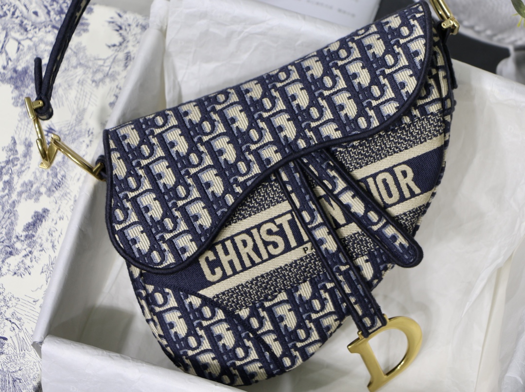 D10r saddle bag blue D10r oblique embroidery m0446criw 25.5 x 20 x 6.5 cm