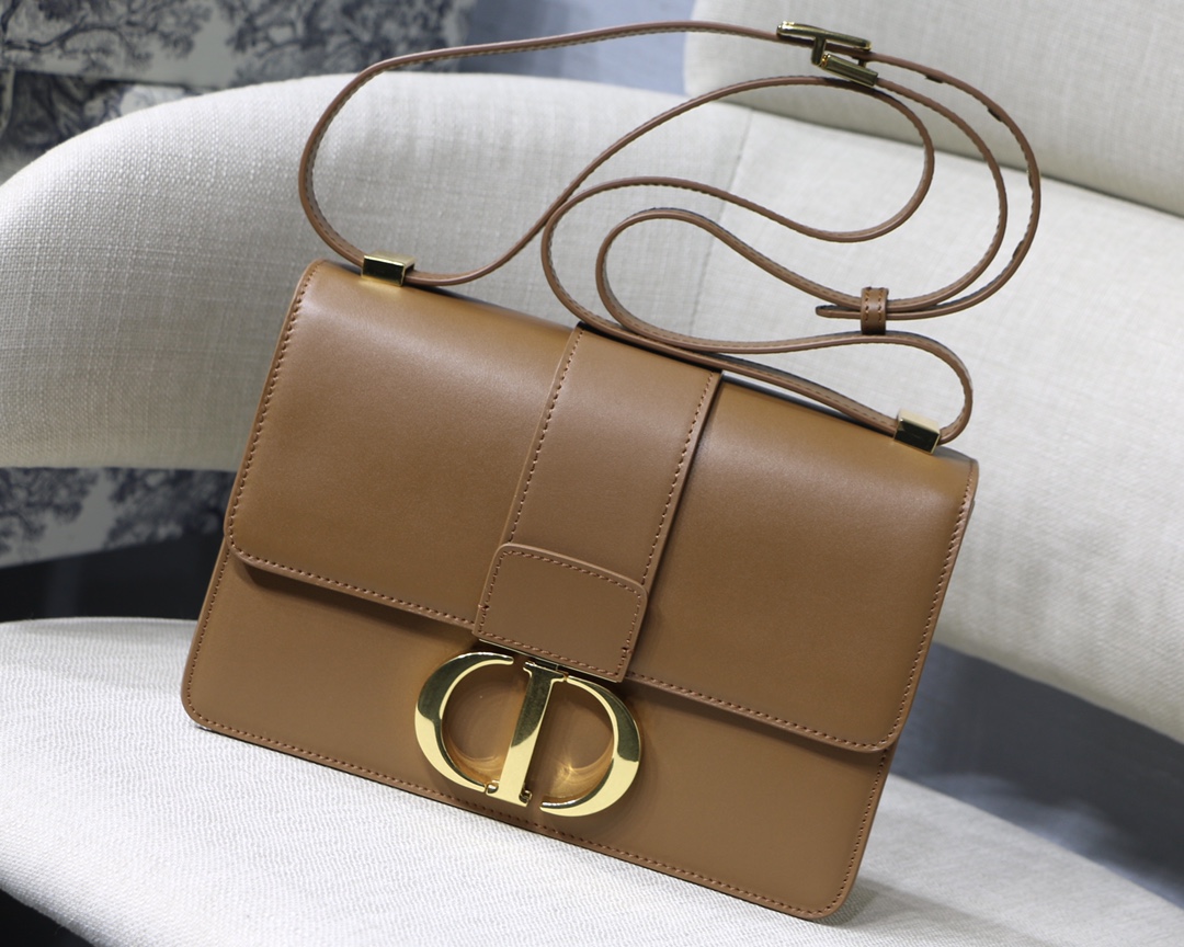 D10r 30 montaigne bag cognac-colored box calfskin m9203umos 24 x 17 x 8 cm