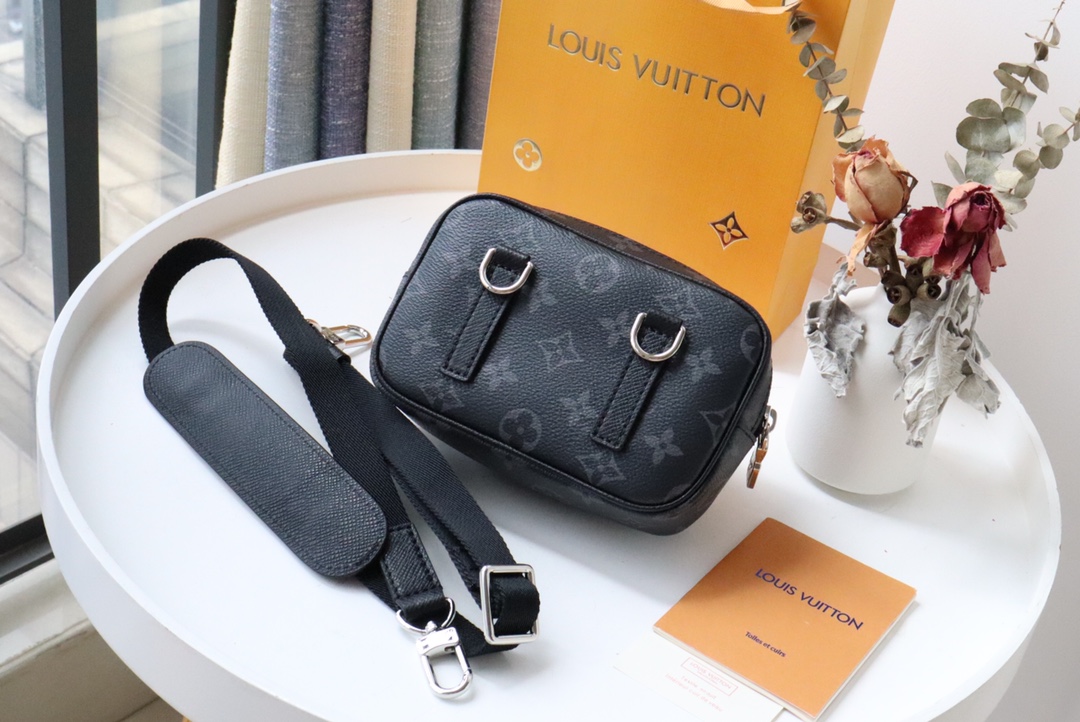 l0vis Vvtt0n outdoor pouch k45 black m30755 15 x 9 x 7 cm