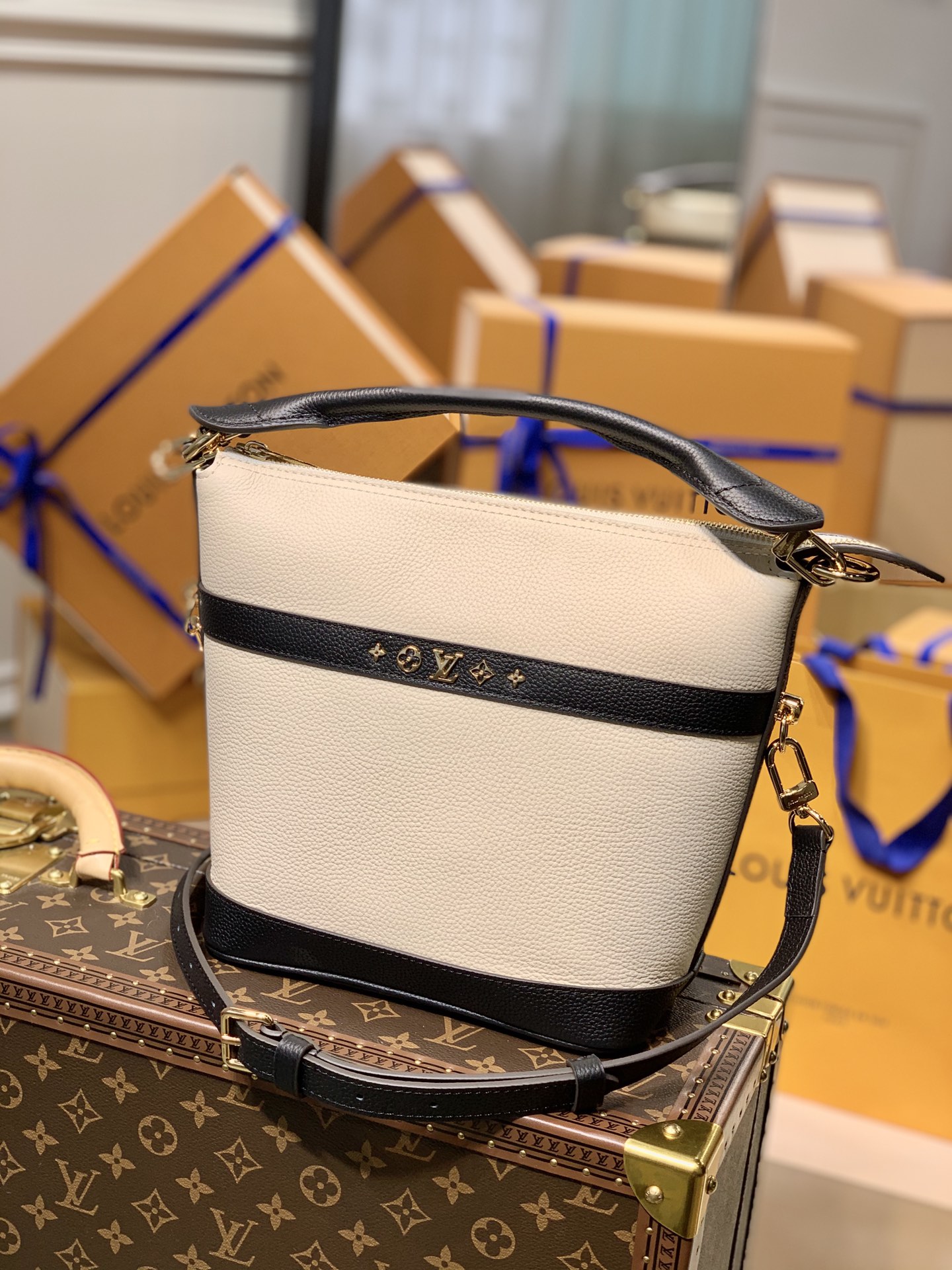 l0vis Vvtt0n cruiser pm cream and black m57813 25 x 22.5 x 13 cm