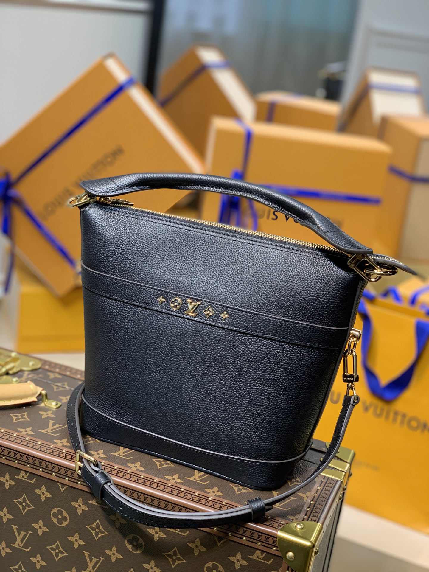 l0vis Vvtt0n cruiser pm black m57934 25 x 22.5 x 13 cm