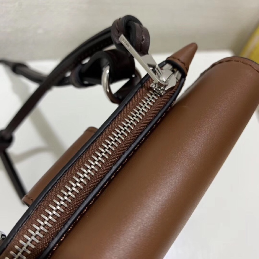 L0ew* flat gusset crossbody bag in smooth calfskin cognac 335.54.z33 13 x 3 x 18 cm