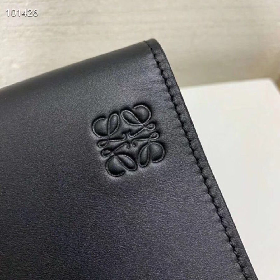L0ew* flat gusset crossbody bag in smooth calfskin black 335.54.z33 13 x 3 x 18 cm
